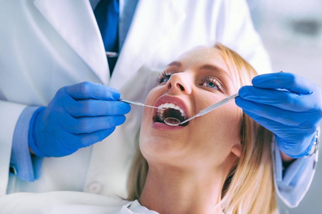  À quoi s'attendre lors de l'obtention d'un bridge dentaire?