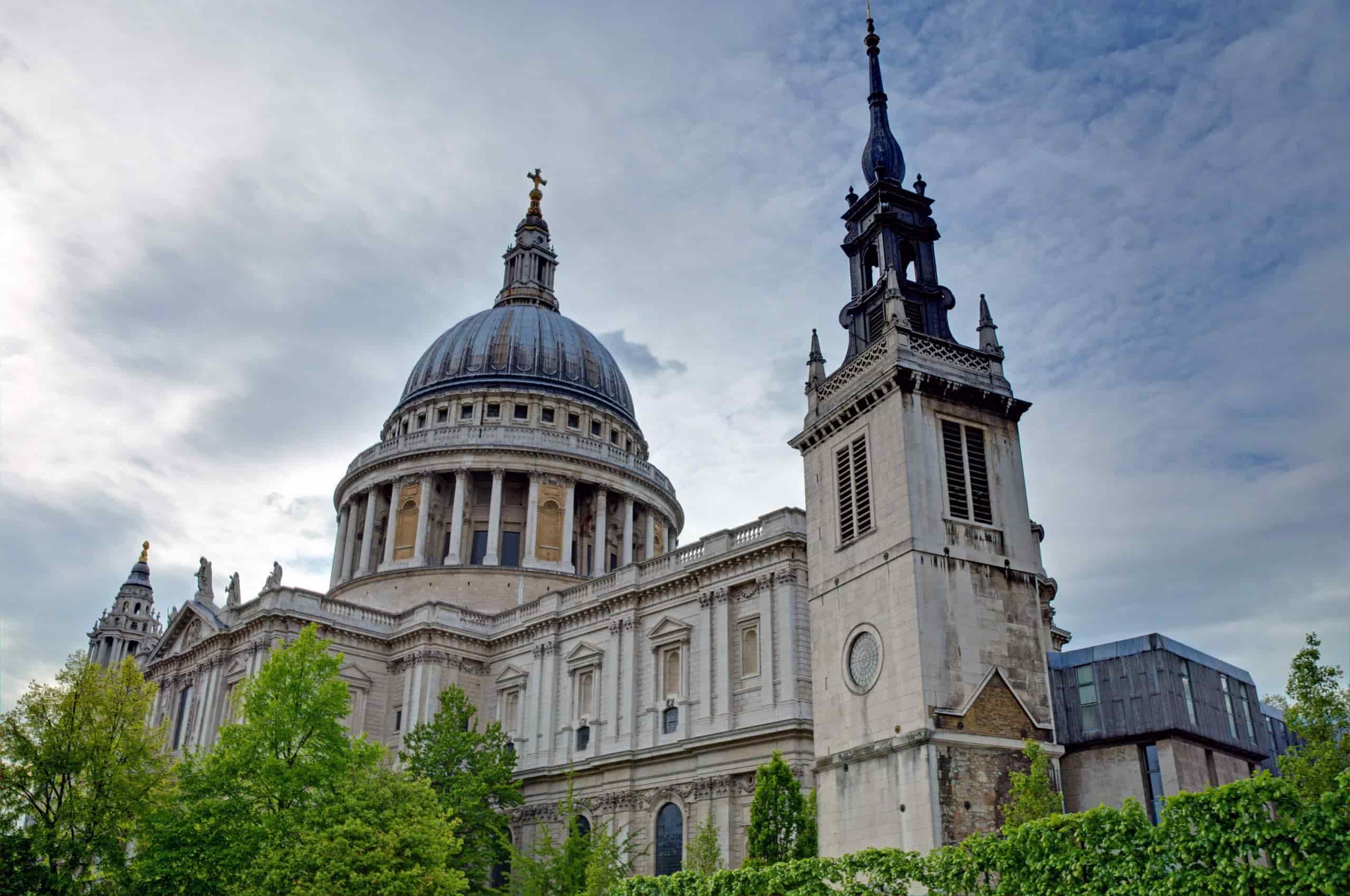 Katedraly St Paul ao Londres PYLVCF4 min scaled min