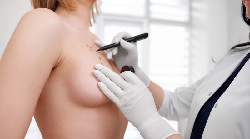 યુસીએલજેડીપી હોસ્પિટલ ખાતે સ્તનની તપાસ કરાવતી યુવતી 5 મિનિટ
