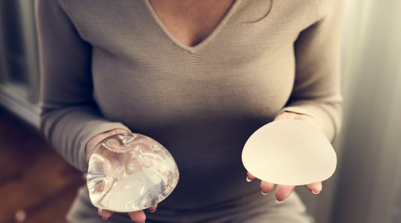 woman holding silicon bags for breast implant P6HSWUK min