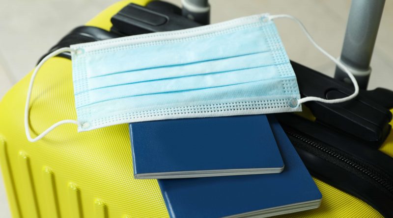 kantong perjalanan kalawan paspor jeung masker médis FDZKJJ7 mnt