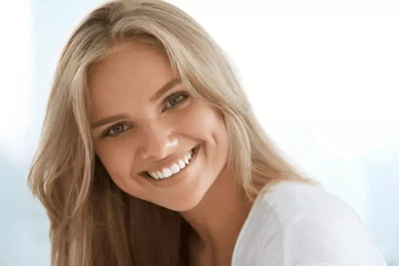 Which Country Is the Best Price for Hollywood Smile? 2 Background 28 8